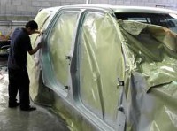 /album/autobody-shop-/worker-on-car-jpg/